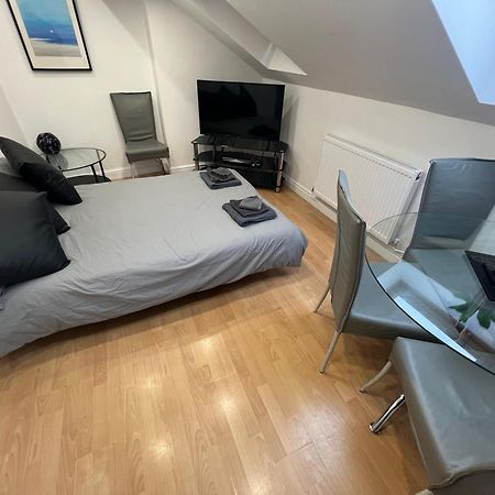 Cosy Penthouse Suite Happily Sleeps Up To Five ฮาลิแฟกซ์ ภายนอก รูปภาพ