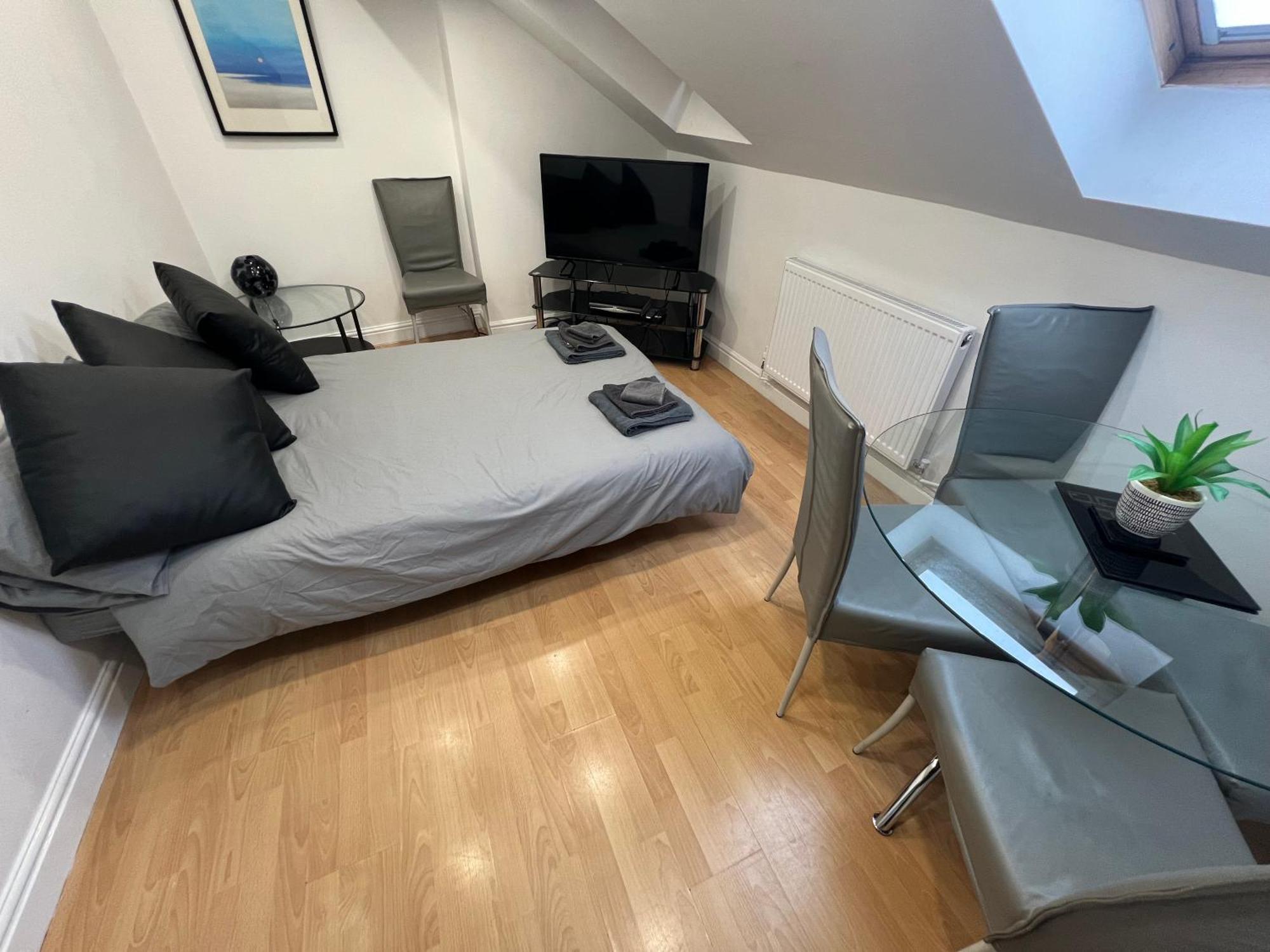 Cosy Penthouse Suite Happily Sleeps Up To Five ฮาลิแฟกซ์ ภายนอก รูปภาพ