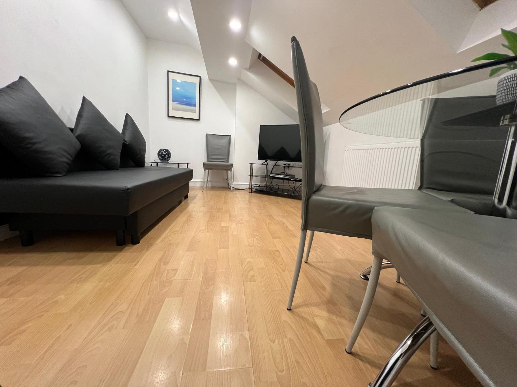 Cosy Penthouse Suite Happily Sleeps Up To Five ฮาลิแฟกซ์ ภายนอก รูปภาพ